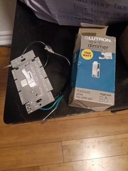 Lutron AYCL-153P-WH 120V White 150W Single-Pole/3-Way Ariadni CFL and LED Dimmer