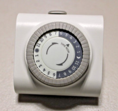 DEFIANT Mechanical Timer 24-Hour Indoor Plug-In 1875-Watt 15 Amp White