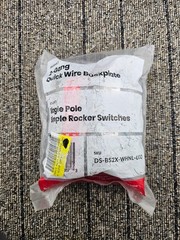 Deako DS-BS2X-WHNL-UCQ 2-Gang Quick Wire Backplate with Single Pole Rocker