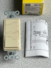 NEW Hubbell SnapConnect SNAP2121INA Ivory Rocker Switch 1-Pole 20A 120/277V