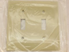 Leviton 80709-I Lot of 9 001-80709-00I 2-Gang Toggle Switch Wallplate, Ivory