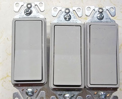 (3) Eaton 3 WAY Decorator LIGHT SWITCH Eaton 7503