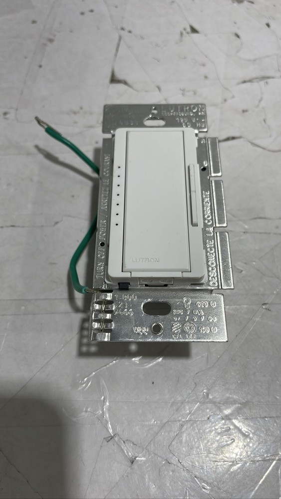 Lutron Maestro C·L MACL-153M 150W LED/600W Incandescent/Halogen Dimmer Switch