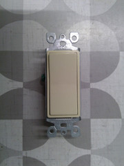 Leviton 5601-2I 15A 120-277V 1 Pole Decora Switch, Ivory **Free Shipping**