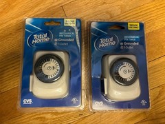 Total Home Indoor Use Only Grounded 24 Hour Mechanical Pin Timer w 1 Outlet -New