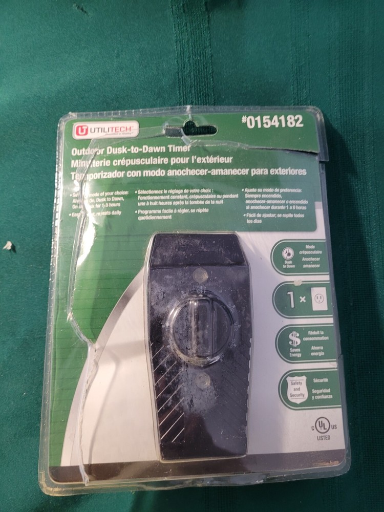 NEW UNSEALED UtiliTech #0154182 Outdoor Dusk To Dawn Timer
