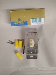LEVITON 6643-I IVORY 600W 120VAC 3-WAY DIMMER. New