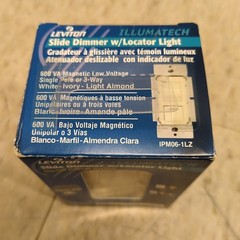 Leviton IllumaTech 600VA Magnetic Low Voltage Slide Dimmer w/ Light IPM06-1LZ