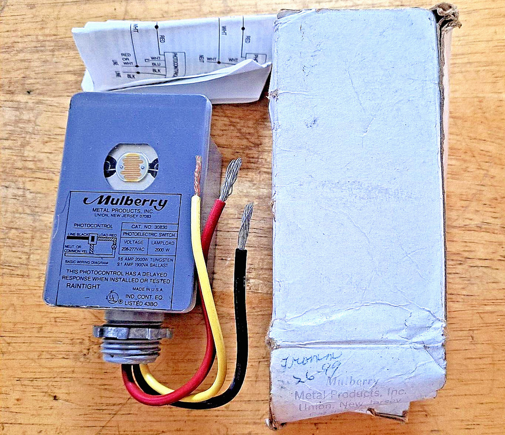 Mulberry PT-168 30830 Photo Electric Switch 208/277 VAC 2000 Watts NOS FREE SHIP