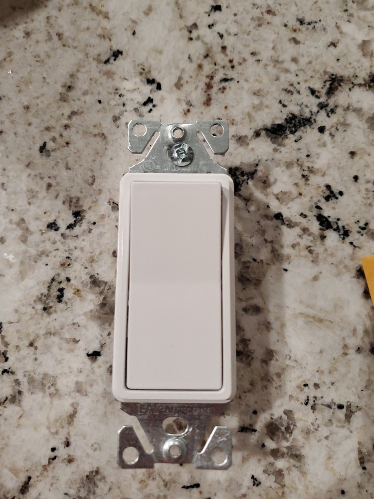 Eaton 7501W-L On/Off Wall Switch