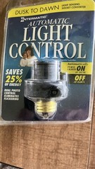 Intermatic Dusk To Dawn Automatic Light Control Sensing Socket Converter
