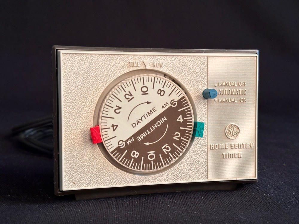 VINTAGE GE Home Sentry Household Timer – 8135 – Brown