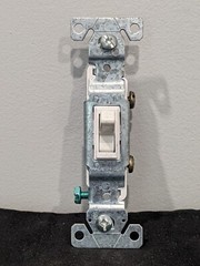 Eaton – 1301-7W – White Framed Toggle Wall Light Switch Single Pole 15A 120V