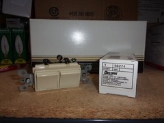 Leviton 5627-I 15A 120/277V Decora AC Combo SWITCH IVORY – 1 PK