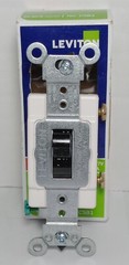 Lot of 2 Black Leviton Preferred Toggle Switch 20A 120/277V AC/CA R55-CSB1-2ES