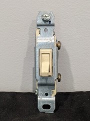 Eaton – 1301-7V – Ivory Quiet Toggle Wall Light Switch Single Pole 15A 120V