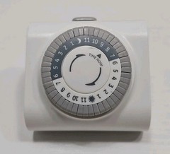 GE 24-Hour Heavy Duty Indoor Plug-in Mechanical Timer 1 Grounded Outlet 15119