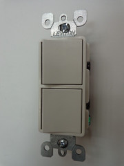 Leviton 5634-W 15 Amp 120/277 Decora Single-Pole AC Combination Switch
