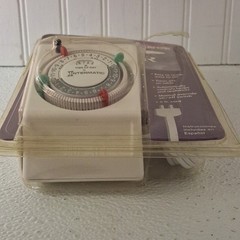 NEW – INTERMATIC TB211C Lamp & Appliance Tabletop 10 Amp TIMER 2 ON/OFF Settings