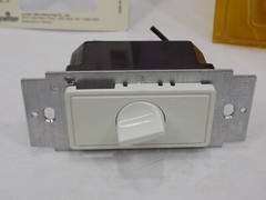 NEW OPEN PACKAGE Leviton 6619 White Colored – Decora Quiet Fan Speed Control