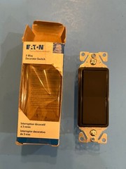 Eaton Black Decorator Rocker Wall Light Switch 3-Way 15A 7503BK