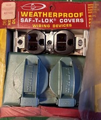 New Weatherproof SAF-T-LOK Covers wiring devices Outdoor Electrical Outlet 110