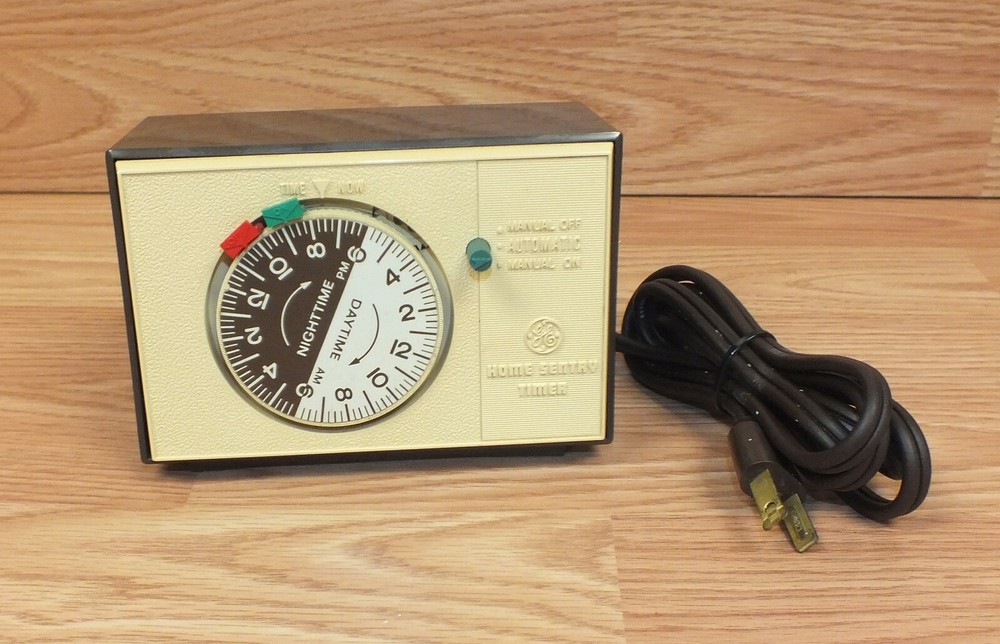 Vintage 1973 GE Collectors Manual / Automatic Home Sentry Timer (Model 8135)