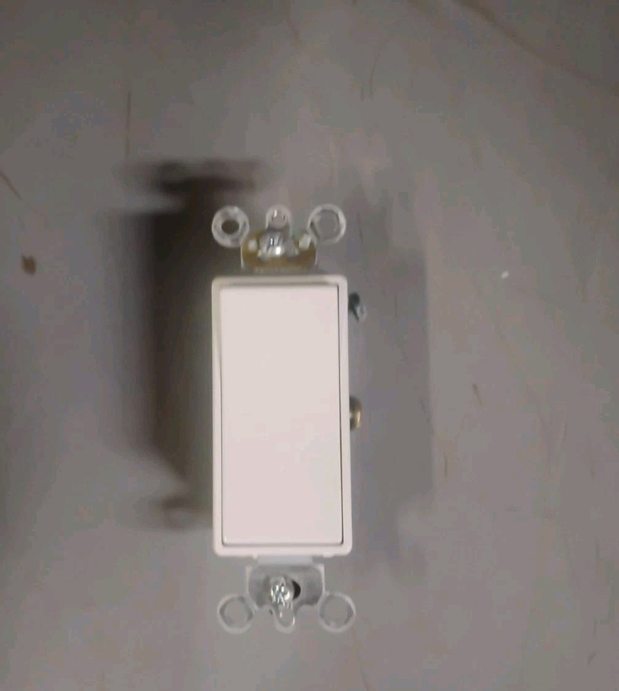 Lot of 8 Leviton 5621-2W White Single Pole Decora Plus 20A 120/277V ACSwitch