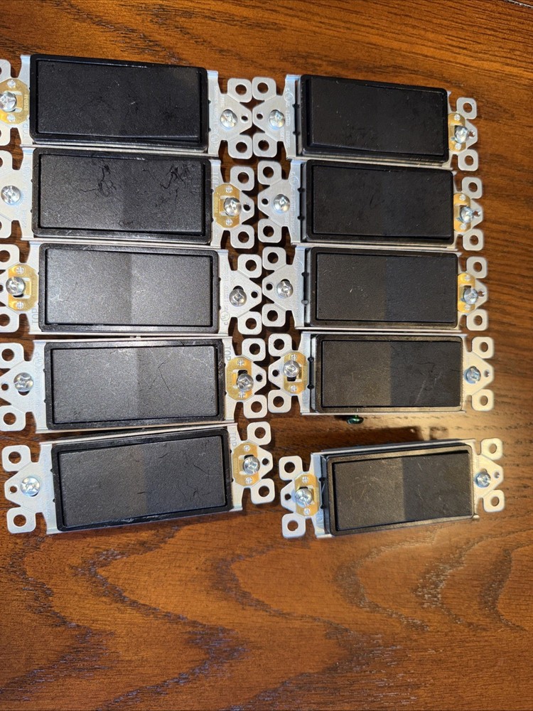 LOT OF 10 Light switches 15A-120V-277V AC Only