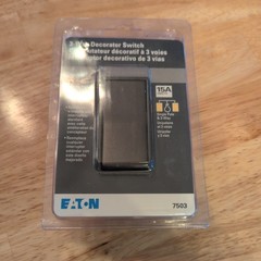 Eaton 3 Way Single Pole Decorator Switch 15A Black – 7503