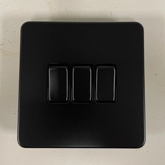 Knightsbridge Screwless 10A 3G 2W Switch All M/Black – Scratch Damage