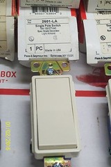 “LOT OF 4” PASS & SEYMOUR SWITCHES 15A LT. ALMOND , (2) 2601-LA, (2) 2603-LA