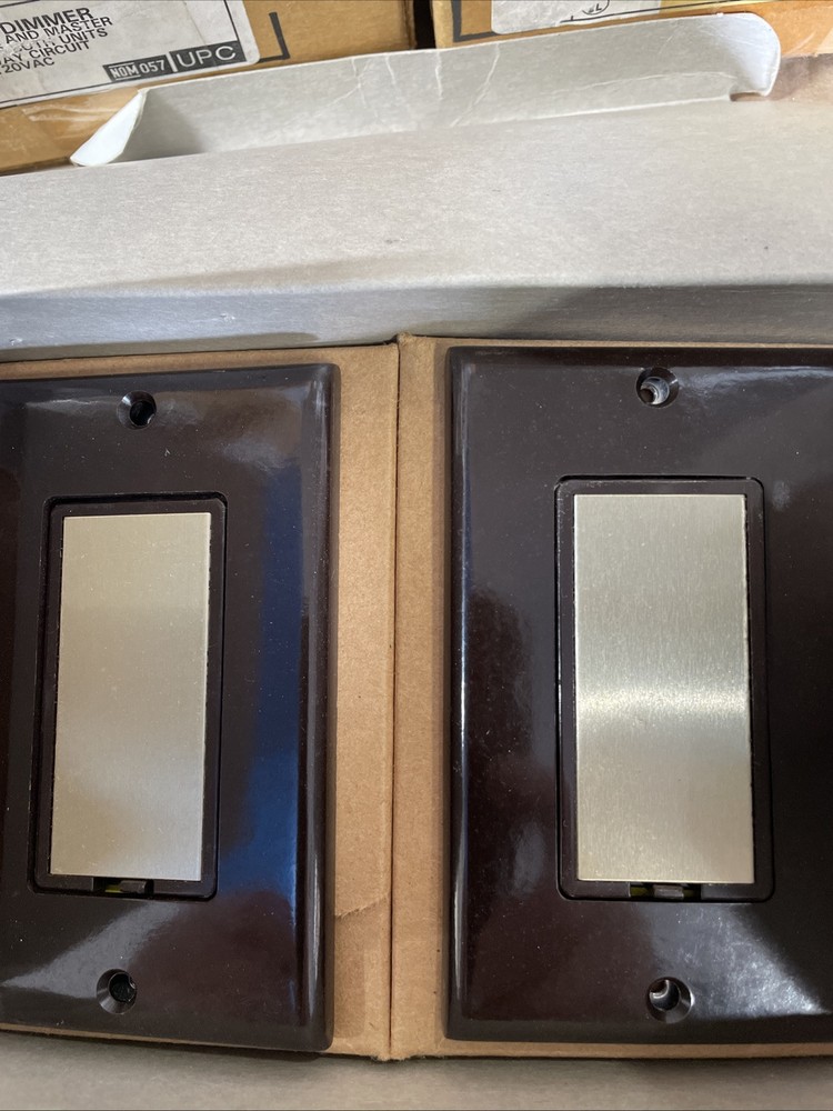 Leviton Decora 6607 Town Frame & Wall plate Gold Touch Plate