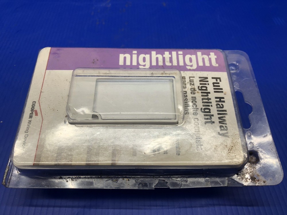 COOPER FULL HALLWAY NIGHTLIGHT WHITE / DIMMABLE 120V 7737W-K-L