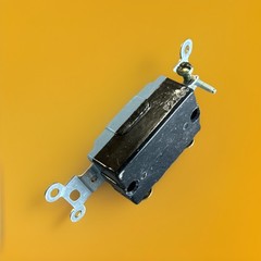 🔥1 Unit ~ Leviton 1101-2L Brown 15A Single-Pole Locking Toggle Switch🔥