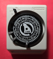 VINTAGE INTERMATIC TIME-ALL MODEL SB111 BEIGE 24 HR TIMER.