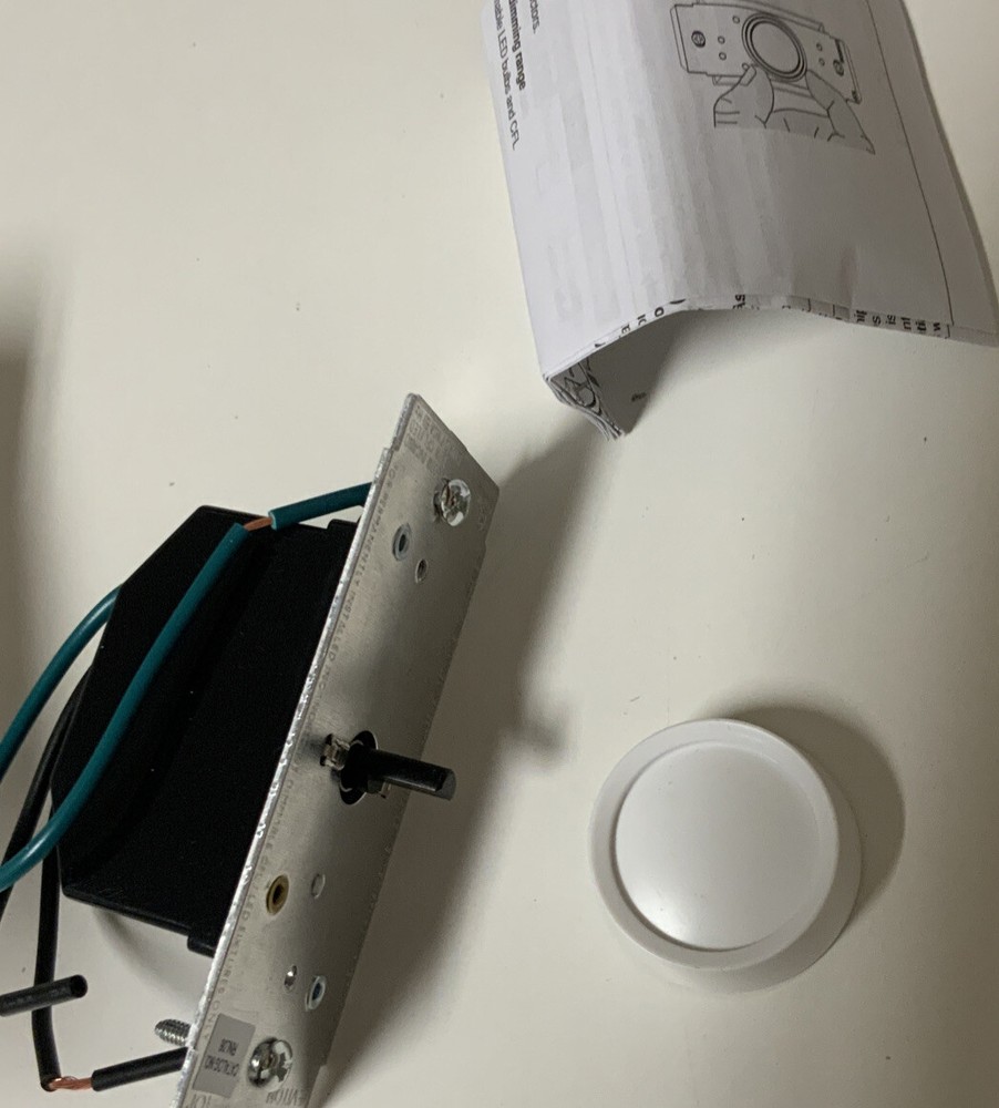 Leviton 600 W Universal Rotary Dimmer, White/Light Almond RNL06-TW🆕 NO BOX