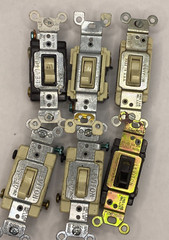 Leviton MIX Framed Toggle Wall Light Switch Single 15A120V RS115-2W6 LOT Of 6🔔