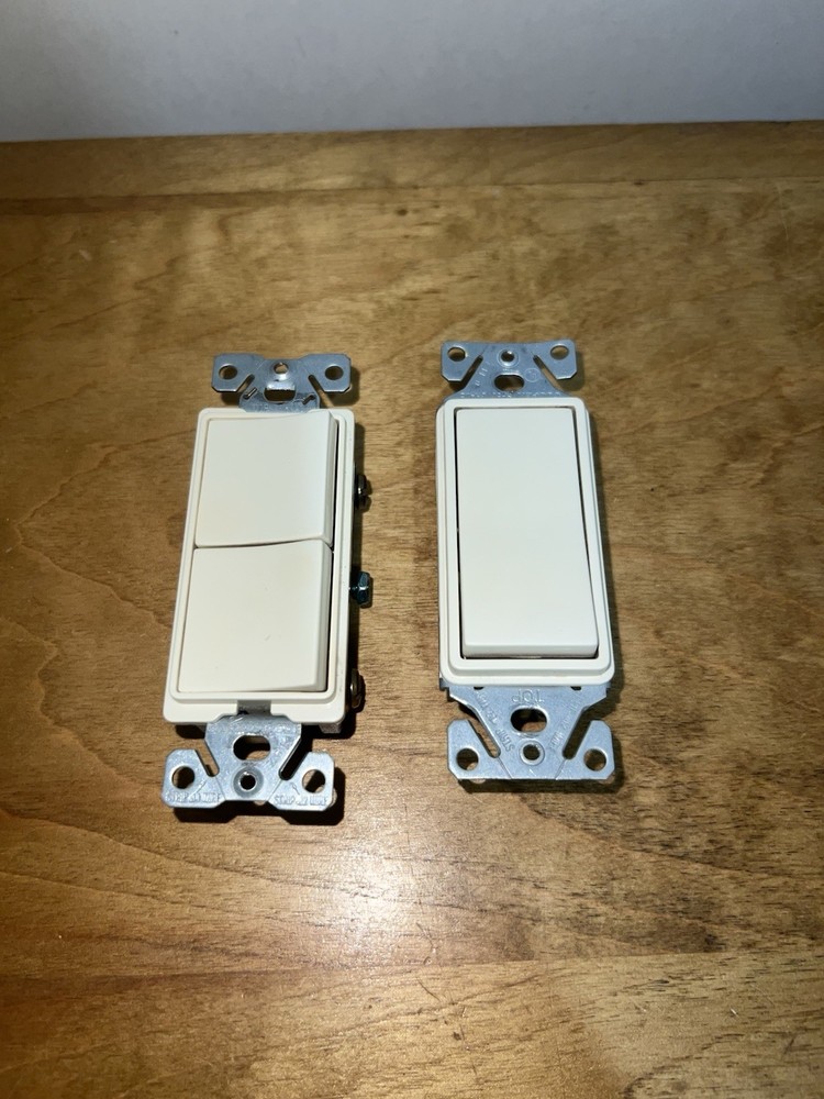 Leviton Decora Lot Of 2 Rocker Wall Light Switch 15A 120V *Single And Double*