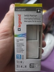Legrand radiant 15a Single-Pole/3-Way Rocker Light Switch w/ Night Light White