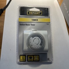 Defiant Indoor Basic Timer 24-Hour Programmable 1875W Plug-In White Bin A