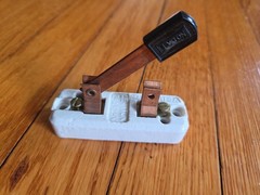 VTG Leviton 9912 Porcelain Knife Switch 25A 125V Copper Industrial USA 3 3/16″