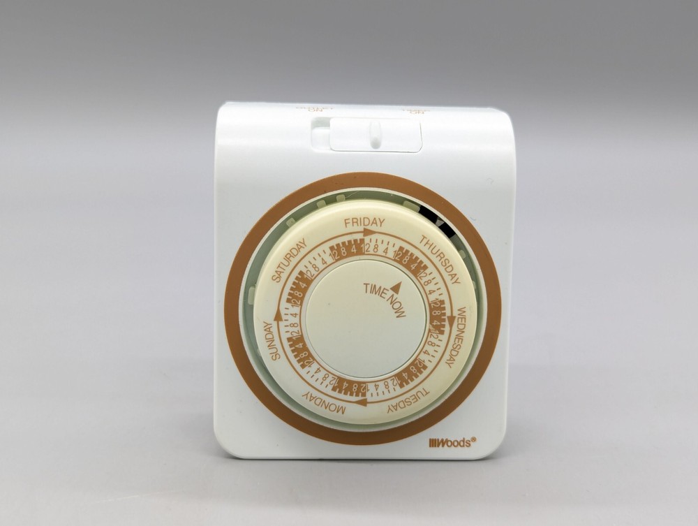 Woods 50003 Indoor 7-day Mechanical Vacation Indoor Outlet Timer