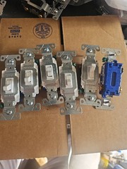 6 Eaton White Quiet Toggle Wall Light Switches 3-Way 15A 120V 1303-7W