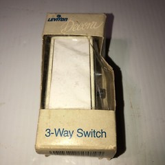 1 Leviton DECORA Rocker Three way AC Grounding Quiet Switch WHITE