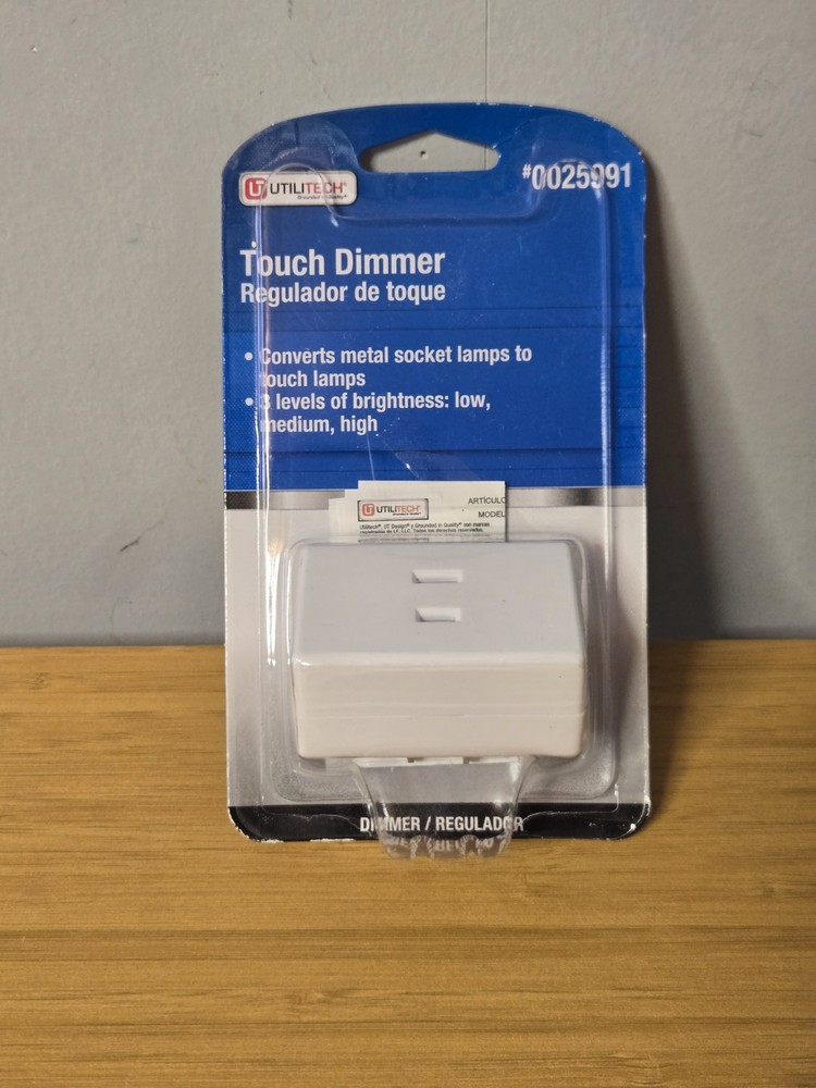Utilitech White Plug In Touch Dimmer For Lamps. Model# 0025991. 3 Level 200W NEW