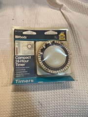 Woods Compact 24-Hour Plug-In Timer Model 32221 Indoor Mechanical NEW