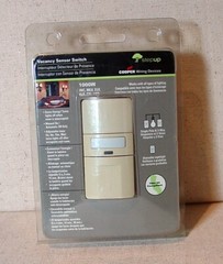 Cooper Occupancy Sensor Switch Ivory Lighted 1000W/VA 120 AC VS310U-V-K NEW