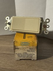 Leviton Ivory 3-Way Decora Smooth Rocker Wall Light Switch 15A 125V 5603-I