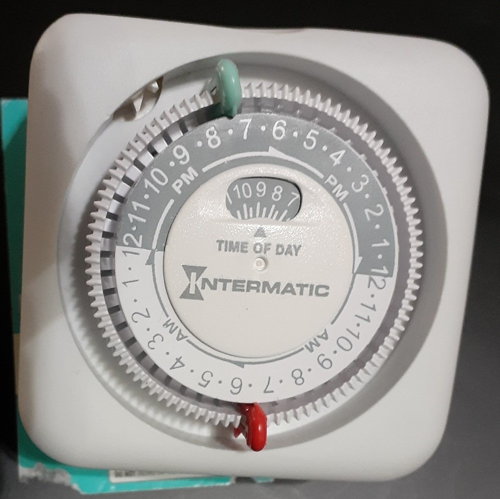Intermatic Manual Wall Timer Switch Rotary 24-Hr Light Control Plastic Exc. Cond